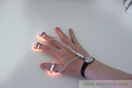 LED多點觸控手套DIY：把各部分焊接起來，測試
