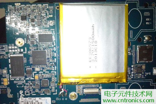 不怕摔的電紙書！一款柔性屏電子書閱讀器拆解
