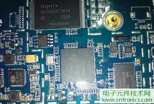 不怕摔的電紙書！一款柔性屏電子書閱讀器拆解