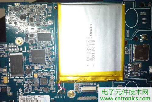 不怕摔的電紙書！一款柔性屏電子書閱讀器拆解