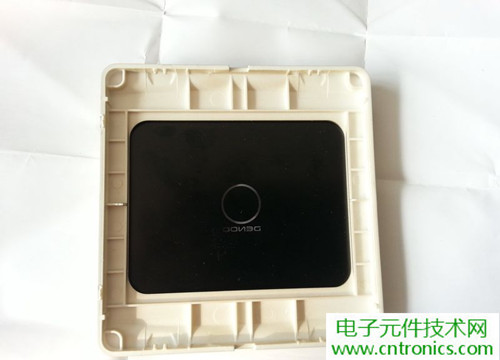 一款觸控開關拆解，做工不錯