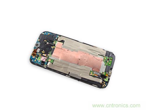 牛人強(qiáng)拆！新HTC One(M8)真機(jī)精密做工難修理
