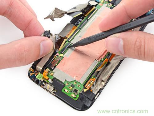 牛人強(qiáng)拆！新HTC One(M8)真機(jī)精密做工難修理
