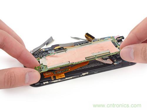 牛人強(qiáng)拆！新HTC One(M8)真機(jī)精密做工難修理