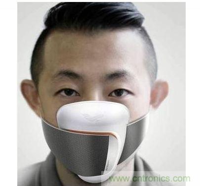 Frog Design 開發(fā)了一款可搭配手機(jī)應(yīng)用程序使用的智能口罩概念原型，內(nèi)建粒子傳感器，能警告使用者何時(shí)該戴上口罩