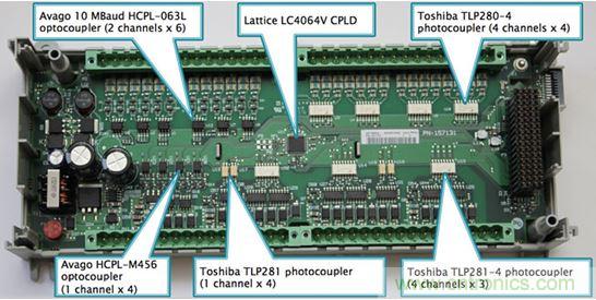 圖2：Rockwell選擇光耦作為Micro850 PLC的數字I/O電路板上的設備輸入和輸出端的核心隔離策略。