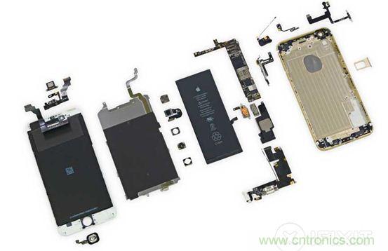 iPhone 6 Plus完全拆卸后可以看到，該產品在較小的空間容納了大量硬件。（來源：iFixit）