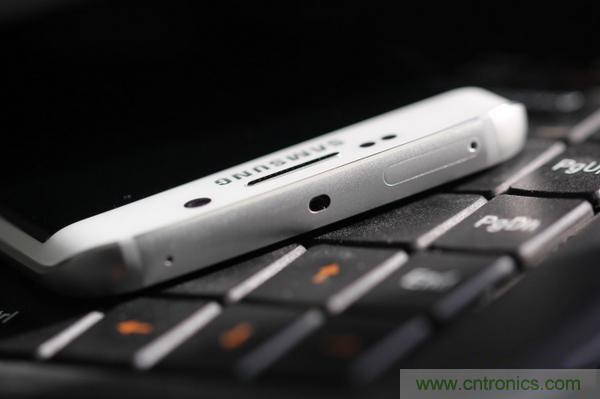 三星S6 Edge+拆解：比S6 Edge加在哪里？