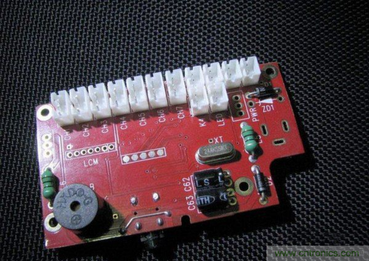 無人機(jī) DIY 制作全過程，酷得不要不要的！