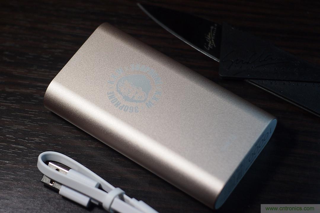 移動(dòng)電源也玩雙引擎？快到你想象不到