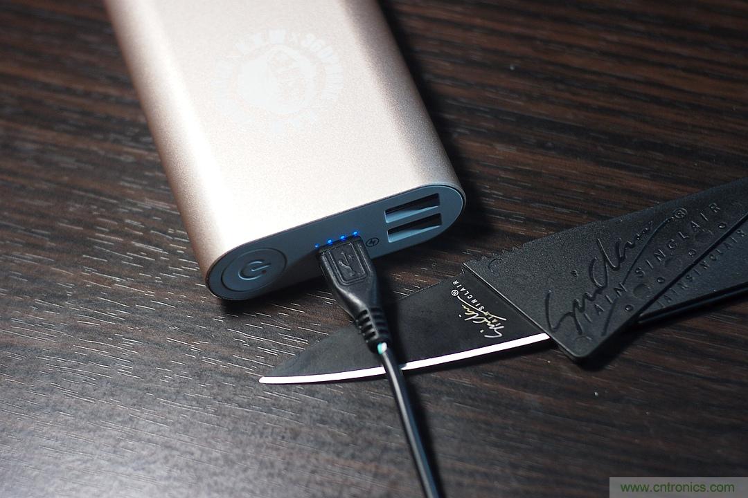 移動(dòng)電源也玩雙引擎？快到你想象不到