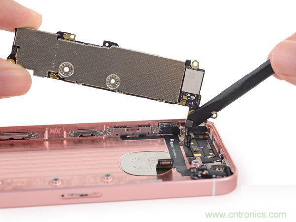 有什么地方?jīng)]有變？iPhone SE真機(jī)拆解
