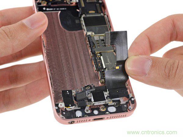 有什么地方?jīng)]有變？iPhone SE真機(jī)拆解