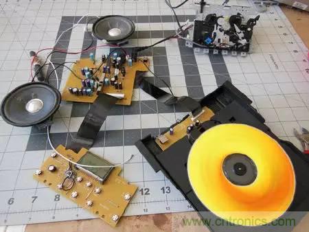 廢舊收音機(jī)如何變身成酷炫機(jī)器人？
