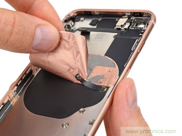 iPhone 8首拆：無線充電版本的iPhone 7？
