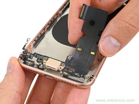 iPhone 8首拆：無線充電版本的iPhone 7？