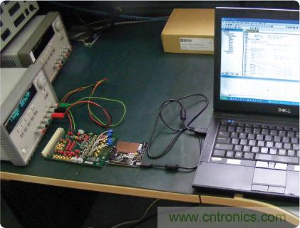 ADuC7026提供可編程電壓，用于評估多電源系統(tǒng)